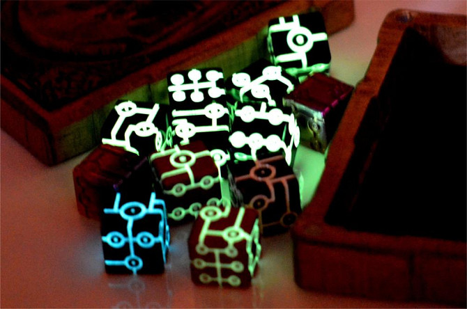 Игральные кубики Tron Dice металл, 16мм, светящиеся  - изображение 3