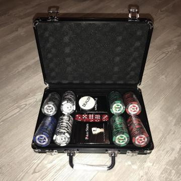 Набор для покера "Блэк Старс" - 500 фишек с номина  - изображение 3