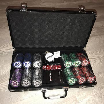 Набор для покера "Блэк Старс" - 500 фишек с номина  - изображение 4