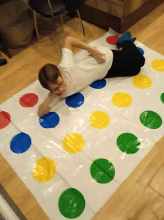 Игра напольная твистр 