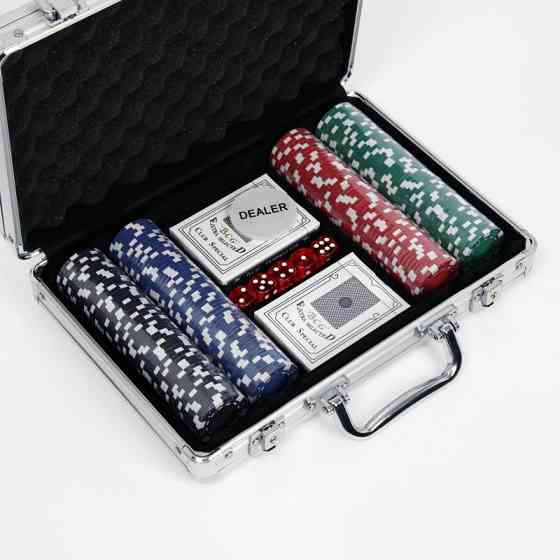 Покер в металлическом кейсе фишки 200 шт 