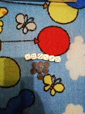 Игральные кости и фишки 