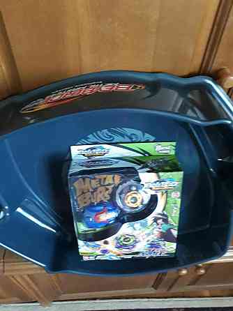 Бэй блэйд+поле для игры Hasbro 