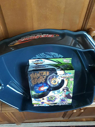 Бэй блэйд+поле для игры Hasbro  - изображение 1