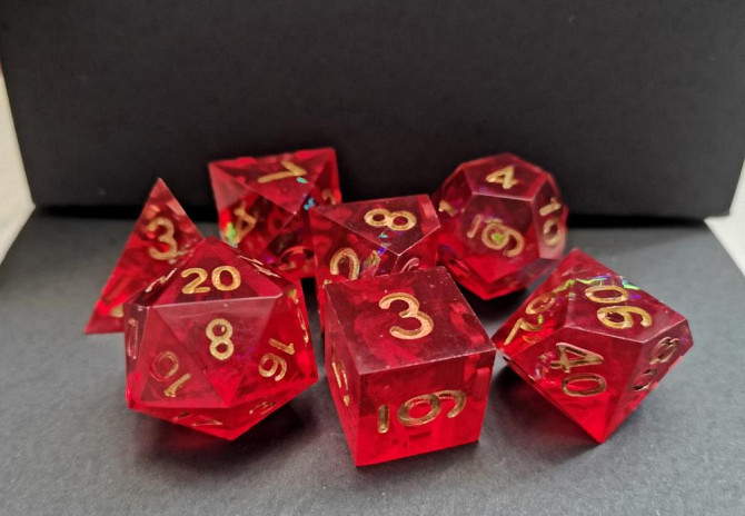 Красные дайсы из смолы  - изображение 1