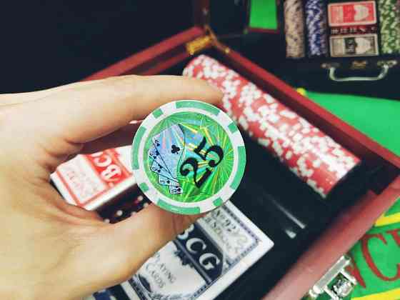 Покер в кейсе 