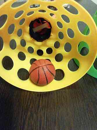 НАСТОЛЬНАЯ ИГРА -,, ПОЙМАЙ МЯЧ'' 