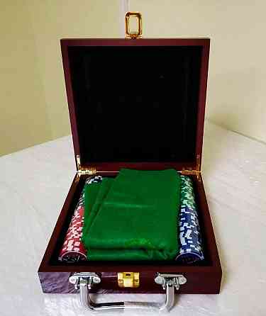 Покер игровой набор 100 фишек + 2 колоды карт 
