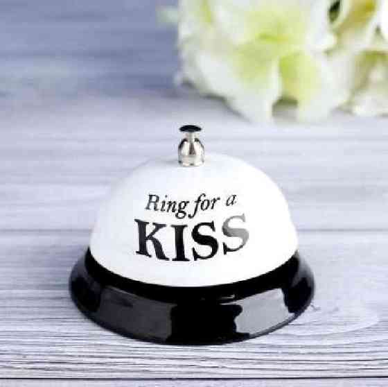 Звонок настольный - Ring for a kiss новый 