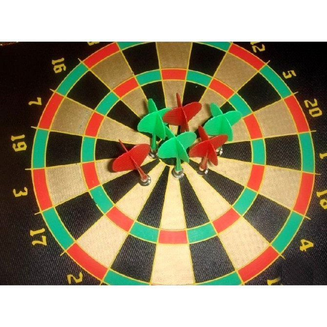Дартс с магнитным полотном 15 дюймов новый  - изображение 1