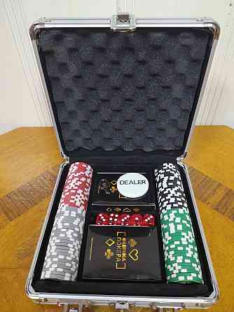 Набор для покера глянцевый на 100 фишек 