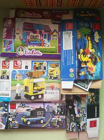 Коробочки и инструкции от лего 