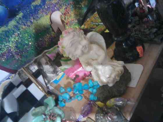 Ангелы разные на камне,с малахитом,амур 