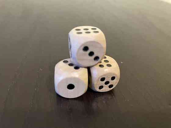 Деревынные игральные кости (кубики) 