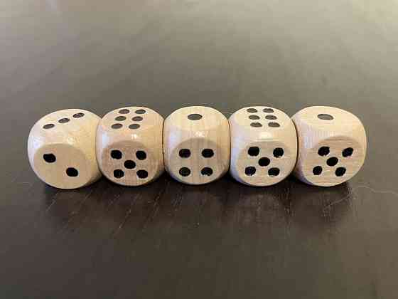 Деревынные игральные кости (кубики) 