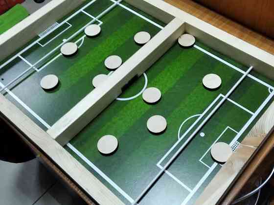 Игра вышибалы (футбольное поле) 