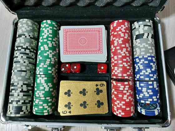 Набор для покера в чемоданчике 