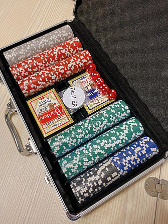Новый набор для покера (300 фишек) в кейсе  - изображение 2