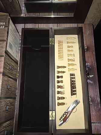 Футляр для бутылки с набором шахмат 