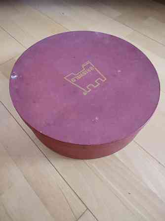 Коробка цилиндрическая красивая 