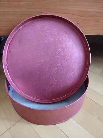 Коробка цилиндрическая красивая 