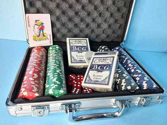 Покерный набор в кейсе на ключ 200фишек 