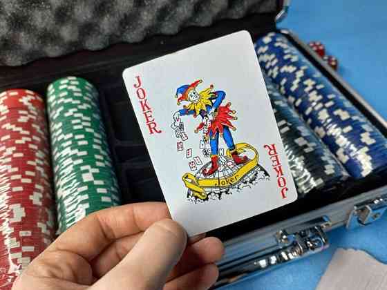 Покерный набор в кейсе на ключ 200фишек 