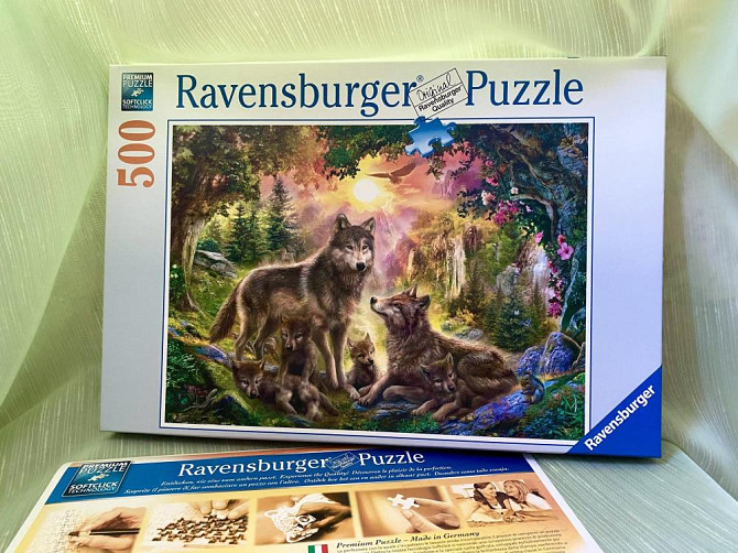 Пазл Ravensburger Семья Волков в солнечном свете  - изображение 1