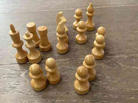Шахматная доска с шахматами 